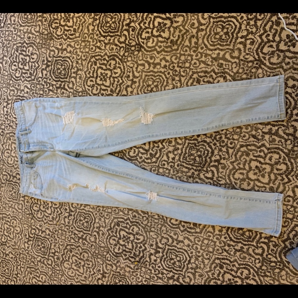 Light wash skinny jeans